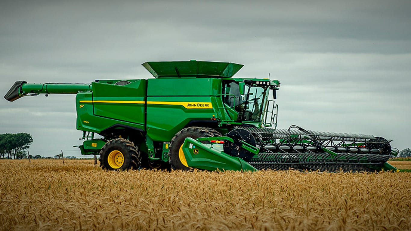Cosechadora John Deere en el campo