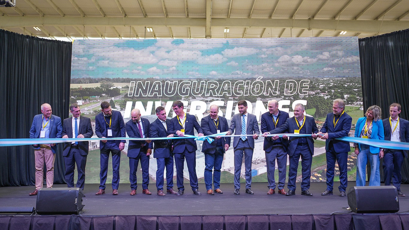 Franja de inauguración de la planta en Las Rosas.