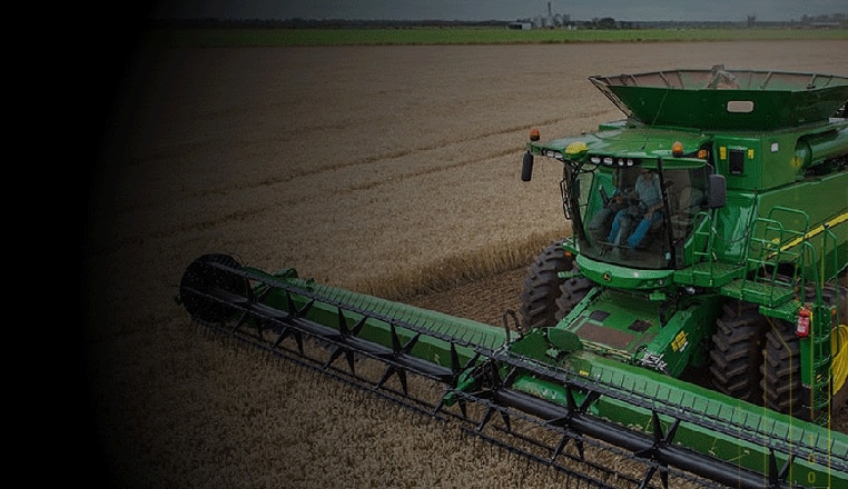 Imagen sombreada de una cosechadora John Deere S700.