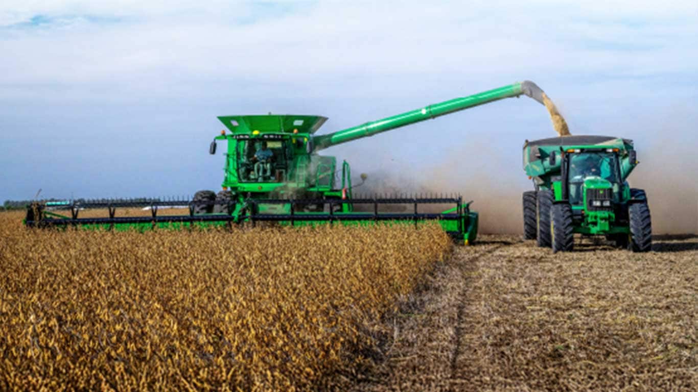 Una alcantarilla John Deere en el campo.