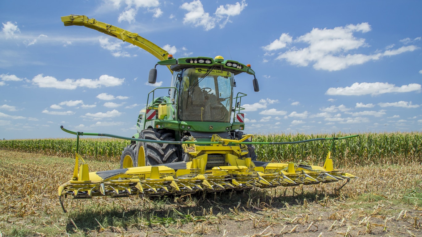Máquina John Deere en el campo