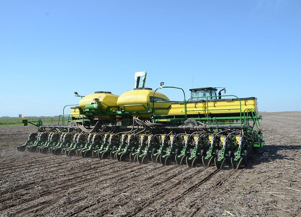 Plantadora Grano Grueso 1745 en campo.