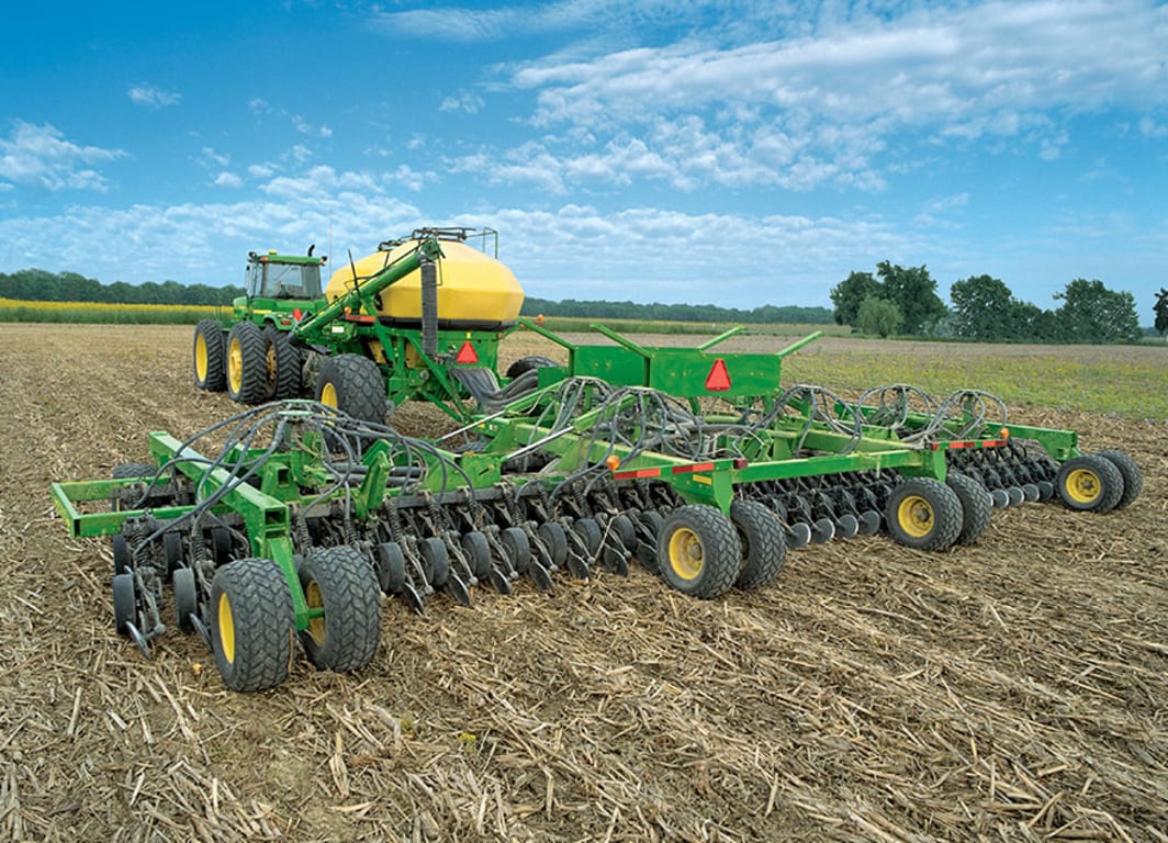 Сеялки джон. Сеялка John Deere 1890. Посевной комплекс Джон Дир 1890. John Deere посевной комплекс. Сеялка Джон Дир 1910.
