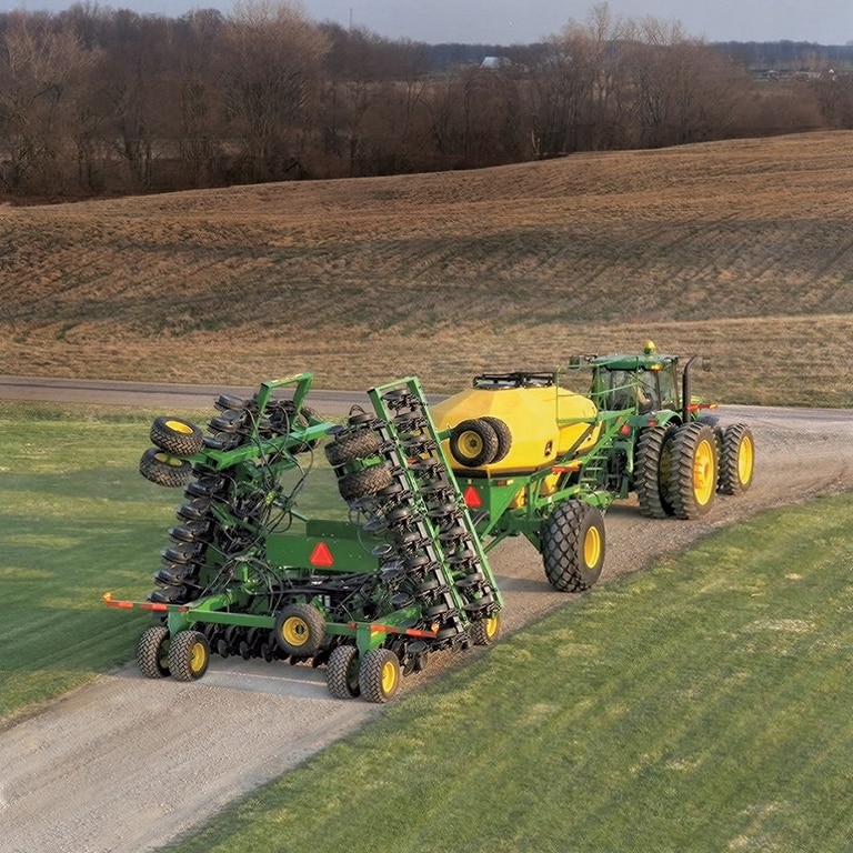 Sembradora Grano Fino con Tractor John Deere.