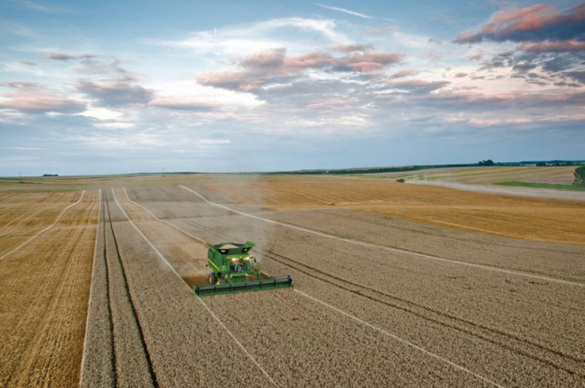 Implemento John Deere trabajando