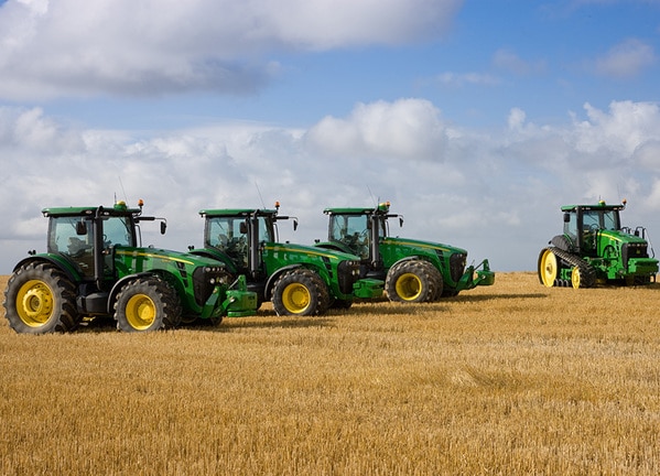 Tractores 8270R en campo.