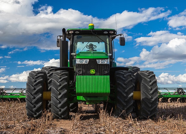 Vista de frente Tractor 8370R.