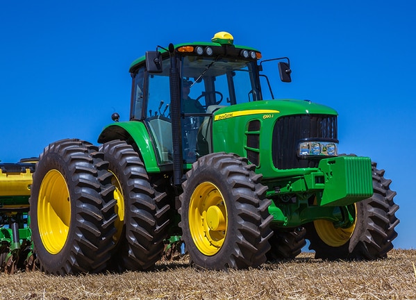 Tractor 6190J en campo.