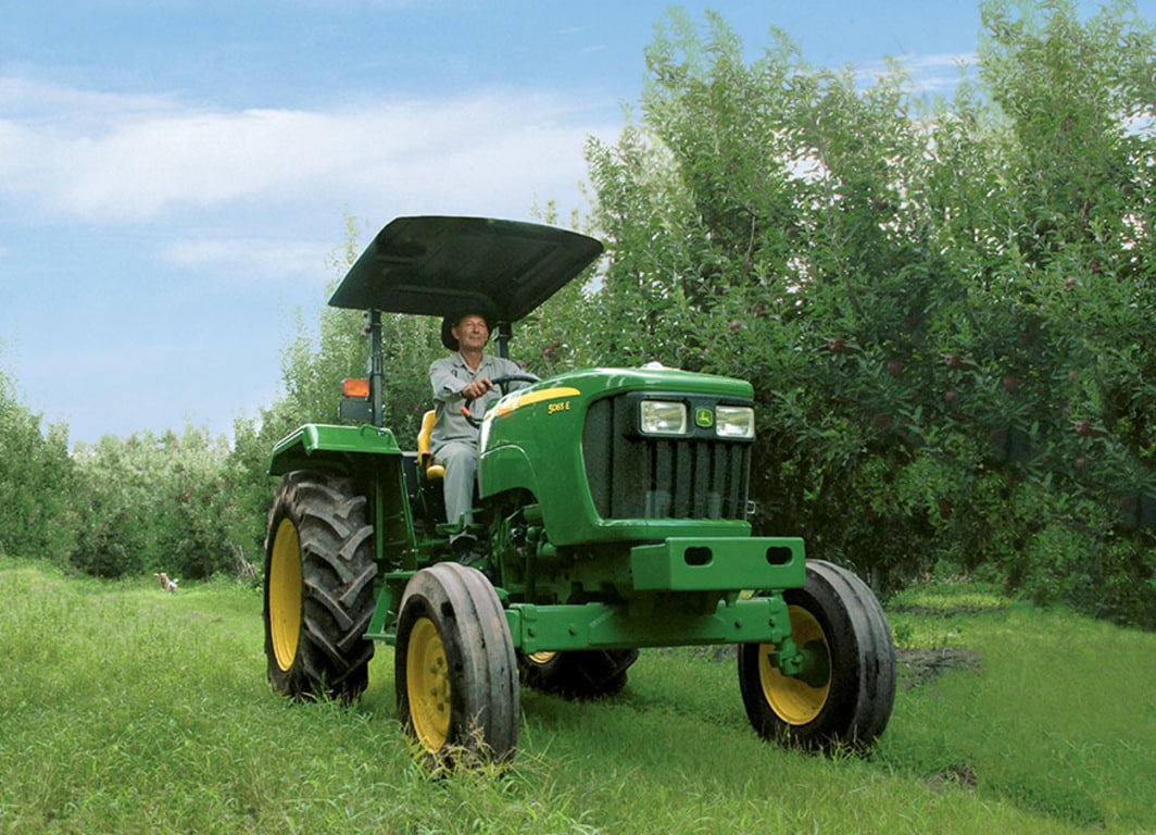 Económico, robusto y con todo el respaldo John Deere. Sumá un tractor 5065E a tu producción.