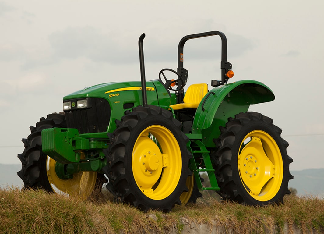 Tractor 5090EH en campo.