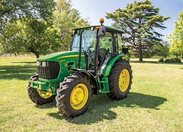 Tractor 5090E en campo.