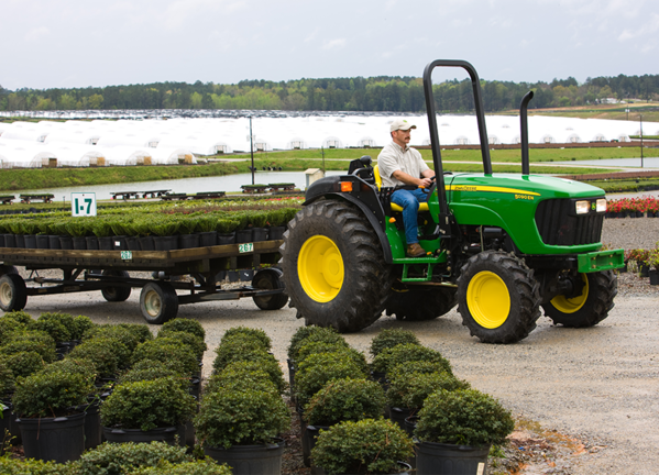 Tractor 5090EN en campo.