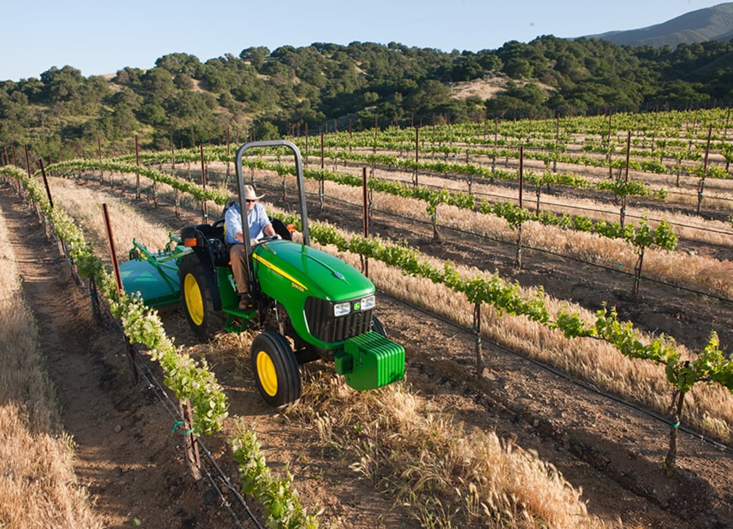 Tractor 5090EN: Mayor productividad y confort con el nuevo tractor angosto.